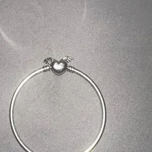 完売新品未使用★パンドラ★Moments Winged Heart Bangle Pandora Moments Winged Heart Bangle